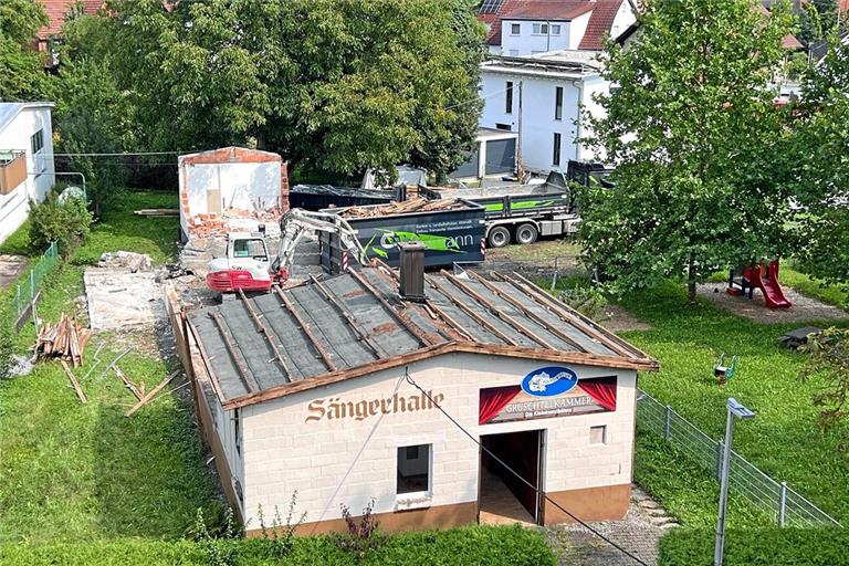 Die alte Sängerhalle in Oberbrüden wurde im Auftrag der Gemeinde Auenwald abgebrochen. Foto: Jens Seitter