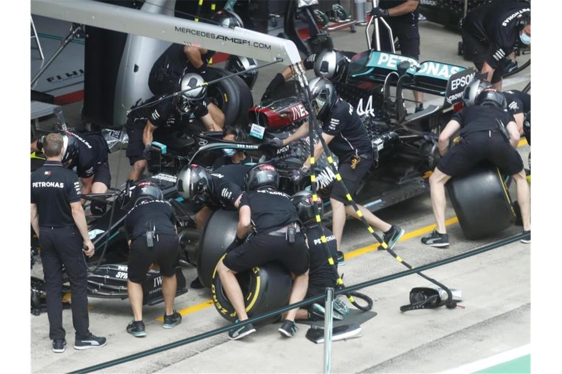 Die Formel 1 erforscht die Heimarbeit Die am härtesten arbeitenden Menschen in der Formel 1 sind die Monteuere und die Mechaniker. Foto: Darko Bandic/STF/AP/dpa