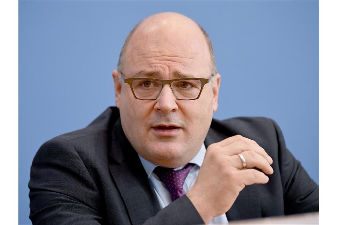 Streit über Kosten für geplantes Konjunkturprogramm „Die am stärksten betroffenen Unternehmen benötigen jetzt besonders schnelle Hilfe“, heißt es in einem Brief von Steffen Kampeter. Foto: Britta Pedersen/dpa-Zentralbid/dpa