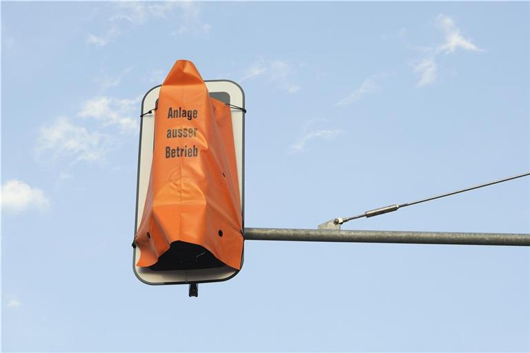 Die Ampel soll zeitnah abgehängt werden. Symbolfoto: Finkenherd / Adobe Stock