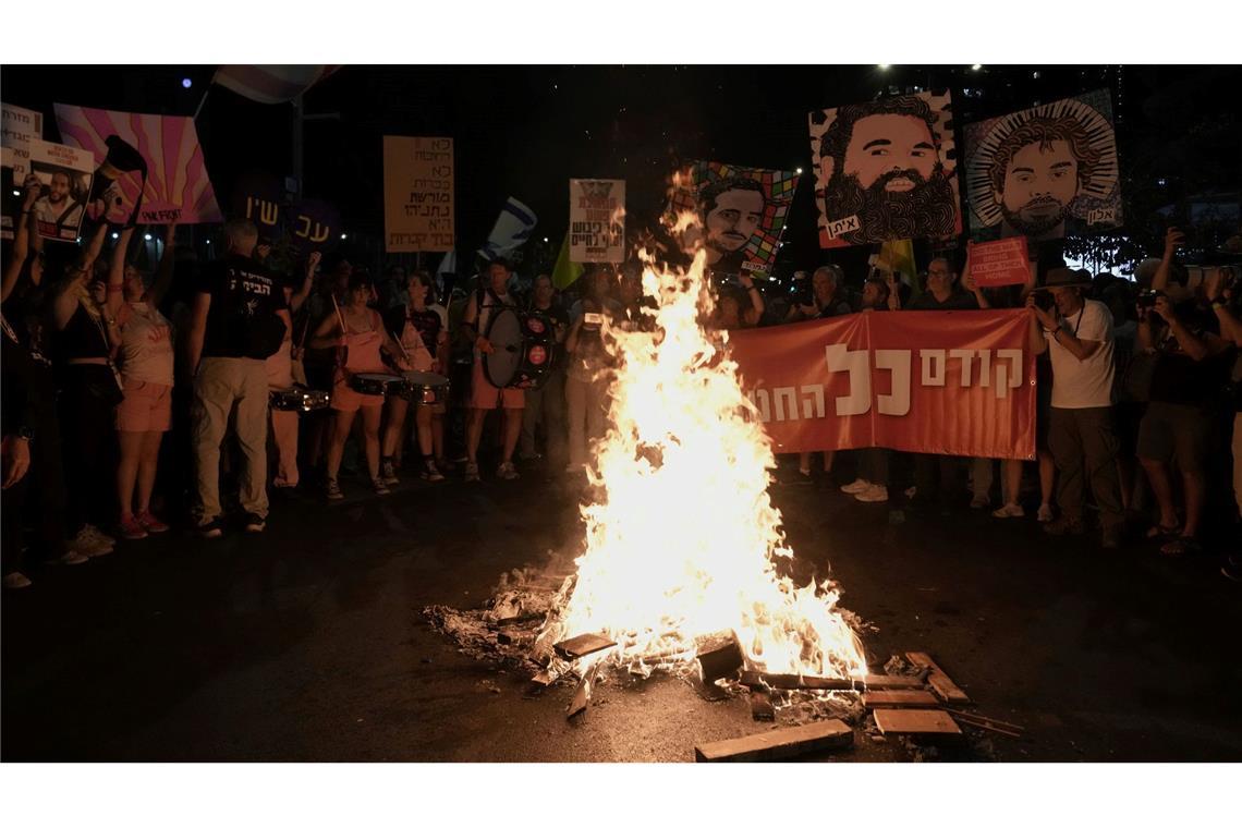 Kritik an Israels Gaza-Offensive - Neue Verhandlungen Die Angehörigen fürchten um das Schicksal der Geiseln.