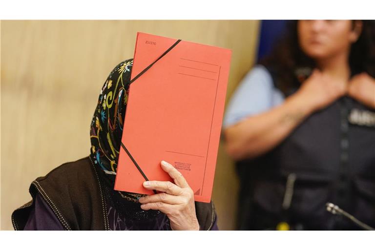 Die Angeklagte soll einer Mitpatientin im selben Krankenhauszimmer das Sauerstoffgerät abgestellt haben, um ohne Störung schlafen zu können.