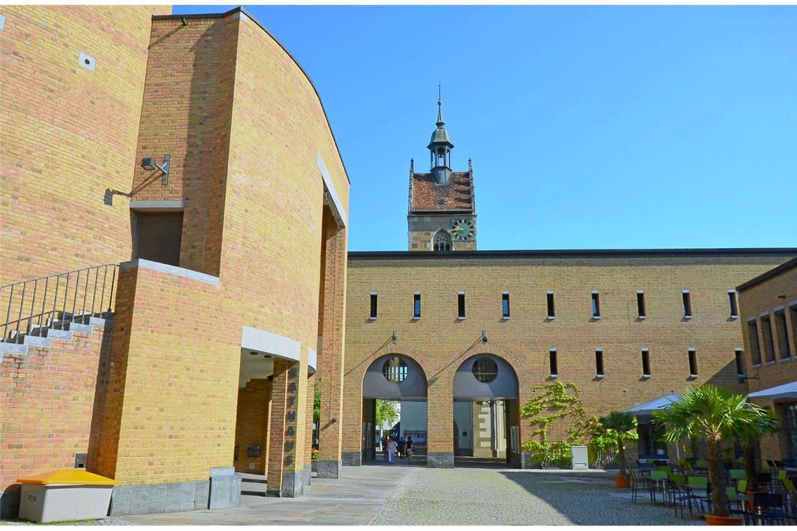 Die Angeklagte soll geplant haben, das Fellbacher Rathaus (hier im Bild) und das Waiblinger Amtsgericht in die Luft zu sprengen. Foto: Stadt Fellbach/Simone Mathias