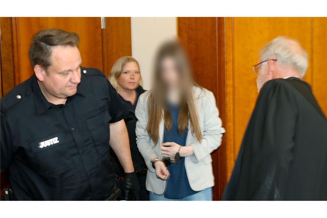 Die Angeklagte und das Opfer kannten sich aus einer Wohngruppe einer Kinder- und Jugendhilfe.