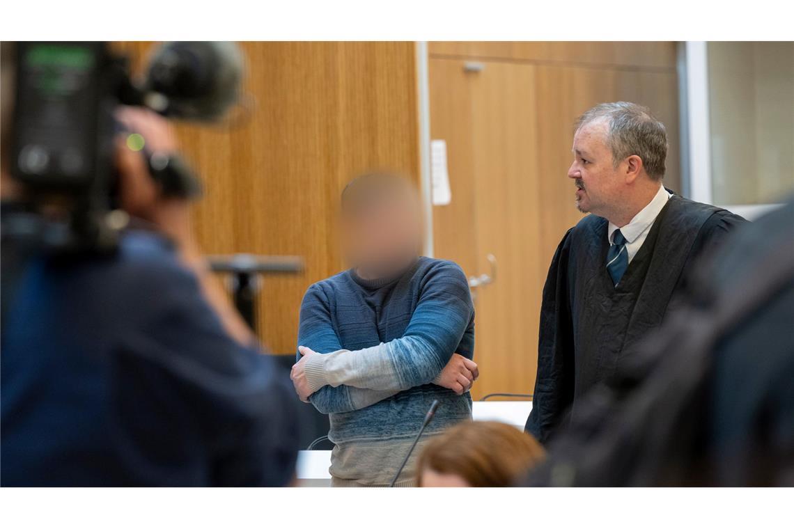 "Genosse Kundschafter"? - Trio bestreitet Russland-Spionage Die Angeklagten streiten die Vorwürfe ab.