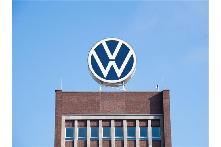 Die anhaltend eingeschränkte Liefersituation bei Halbleitern beeinträchtigt die Produktion bei Volkswagen. Foto: Julian Stratenschulte/dpa