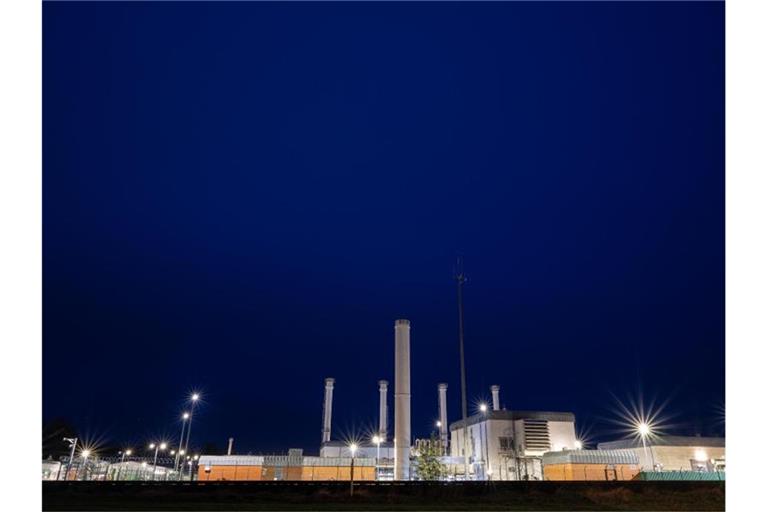 Die Anlage des Erdgasspeichers (Astora GmbH) in Rehden, der größte Speicher in Westeuropa. Die Astora GmbH ist eine Tochtergesellschaft des russischen Energiekonzerns Gazprom. Foto: Mohssen Assanimoghaddam/dpa