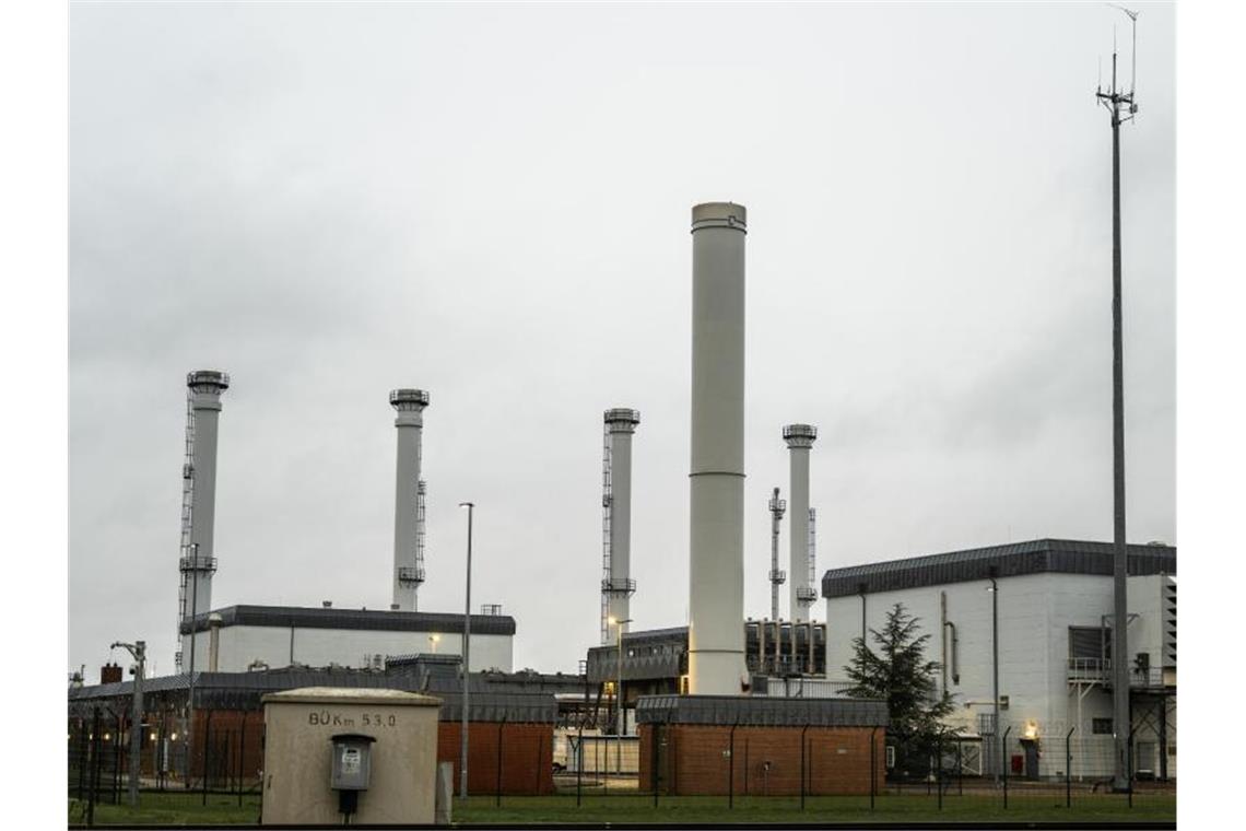 Die Anlage des Erdgasspeichers der Astora GmbH in Rehden, der größte Speicher in Westeuropa. Die Astora GmbH ist eine Tochtergesellschaft des russischen Energiekonzerns Gazprom. Foto: Mohssen Assanimoghaddam/dpa