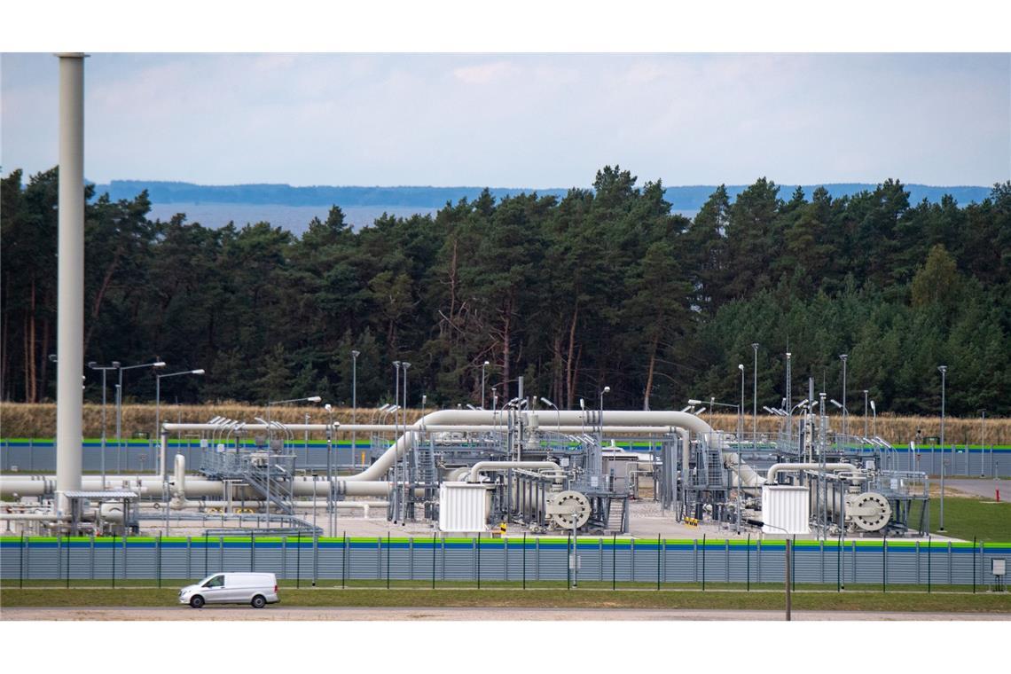 Konkurs abgewendet: Nord Stream 2 AG kann weitermachen Die Anlagen an Land sind ungenutzt, ein Strang der Pipeline ist nach einem Anschlag 2022 beschädigt. (Archivbild)