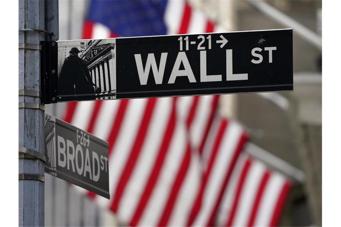 Die Anleger an der New Yorker Börse reagieren mit Kursgewinnen auf die Vereidigung des neuen US-Präsidenten. Foto: Seth Wenig/AP/dpa