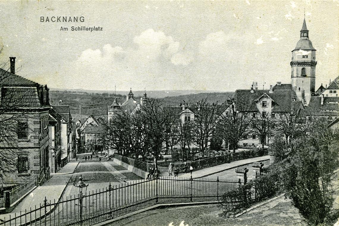 Die Ansichtskarte vom neu angelegten Schillerplatz wurde 1908 abgestempelt. Repros: P. Wolf