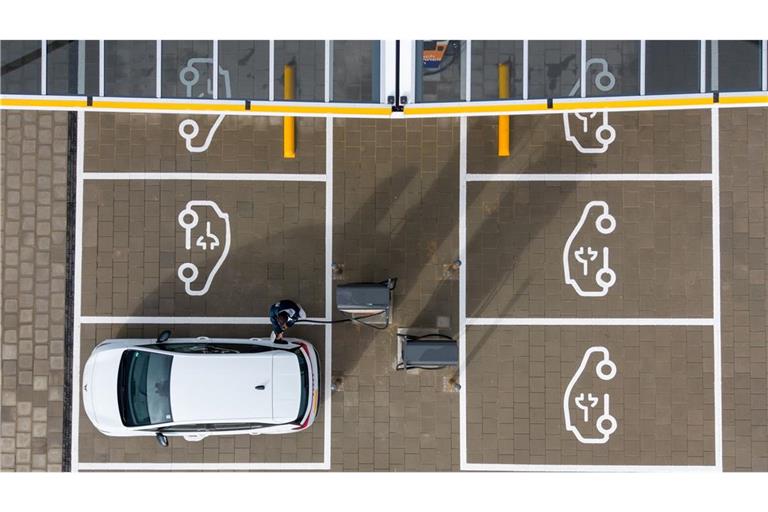 Die anziehenden Kraftstoffpreise wirken sich auf das Kundeninteresse an E-Mobilität aus. (Symbolbild)