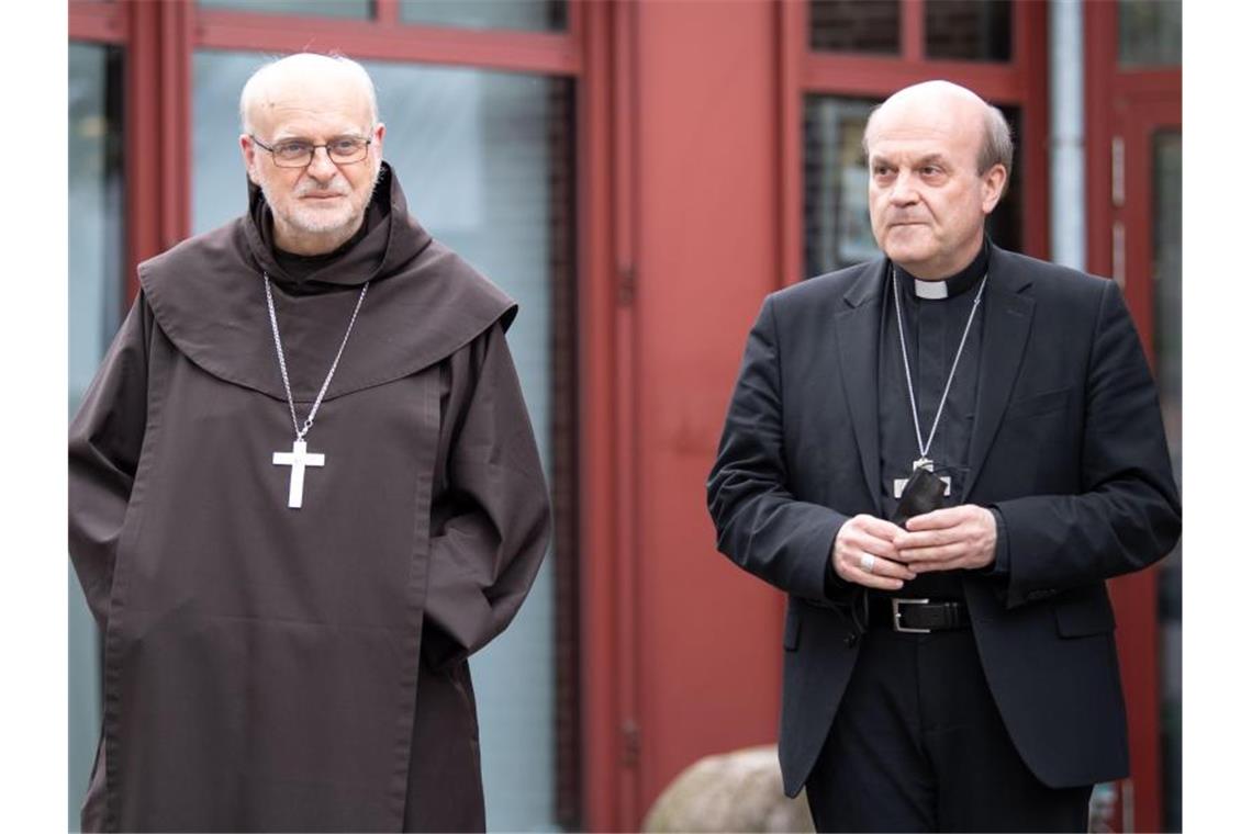 Die Apostolischen Visitatoren Kardinal Anders Arborelius (l) und Bischof Hans van den Hende haben ihren Auftrag im Erzbistum Köln erfüllt. Foto: Marius Becker/dpa