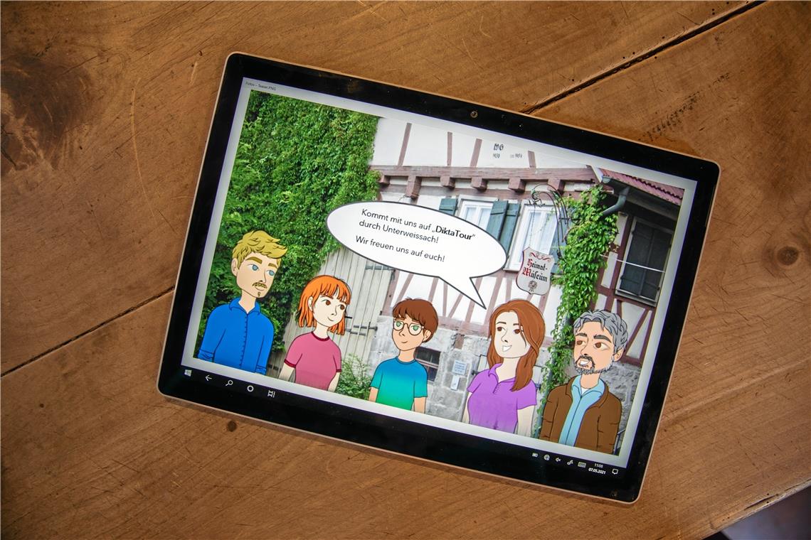 Auf „Diktatour“ in Unterweissach Die App „Diktatour“ ist eine digitale Zeitreise und Schnitzeljagd durch Unterweissach. Die Nutzer begeben sich dabei gemeinsam mit den Schülern Emma und Jan (Mitte) auf einen Rundgang.