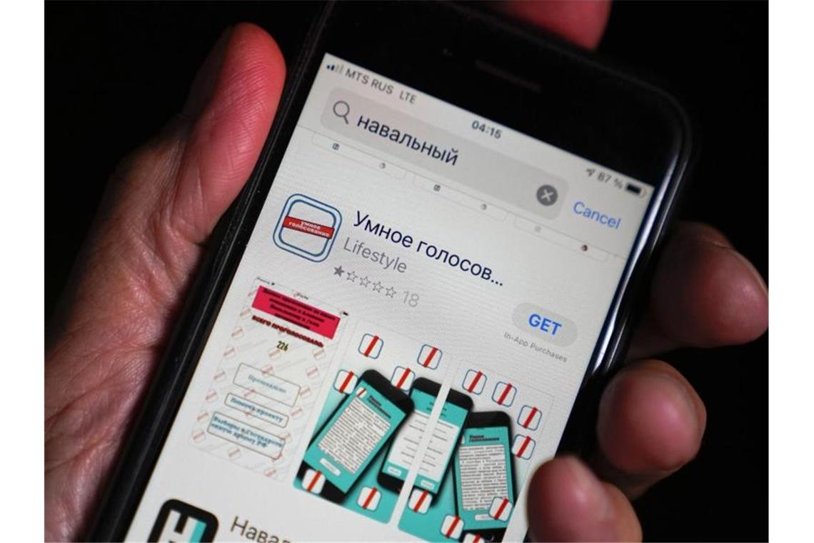 Wahl in Russland gestartet - Beobachter kritisieren Betrug Die App „Smarte Abstimmung“ auf dem Display eines iPhones. Foto: AP/dpa