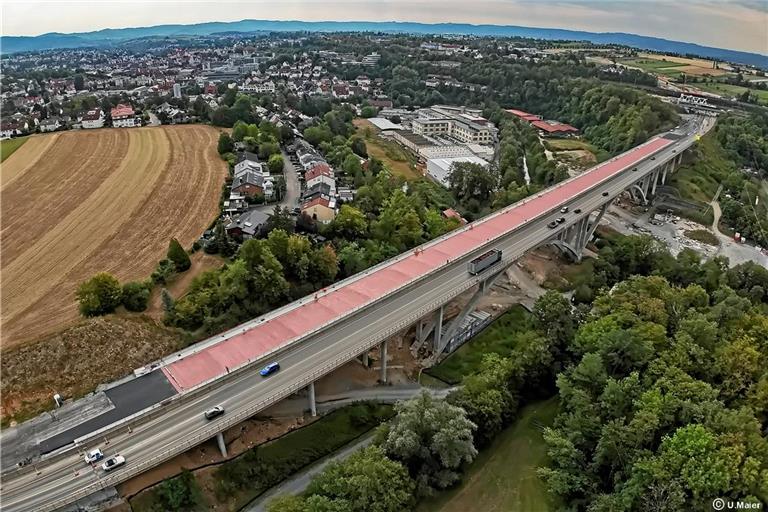Die Arbeiten am neuen Backnanger Murrtalviadukt biegen auf die Zielgerade ein. Foto: Ulrich Maier