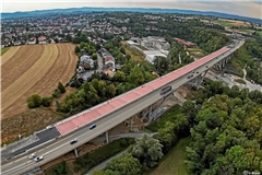 Die Arbeiten am neuen Backnanger Murrtalviadukt biegen auf die Zielgerade ein. Foto: Ulrich Maier