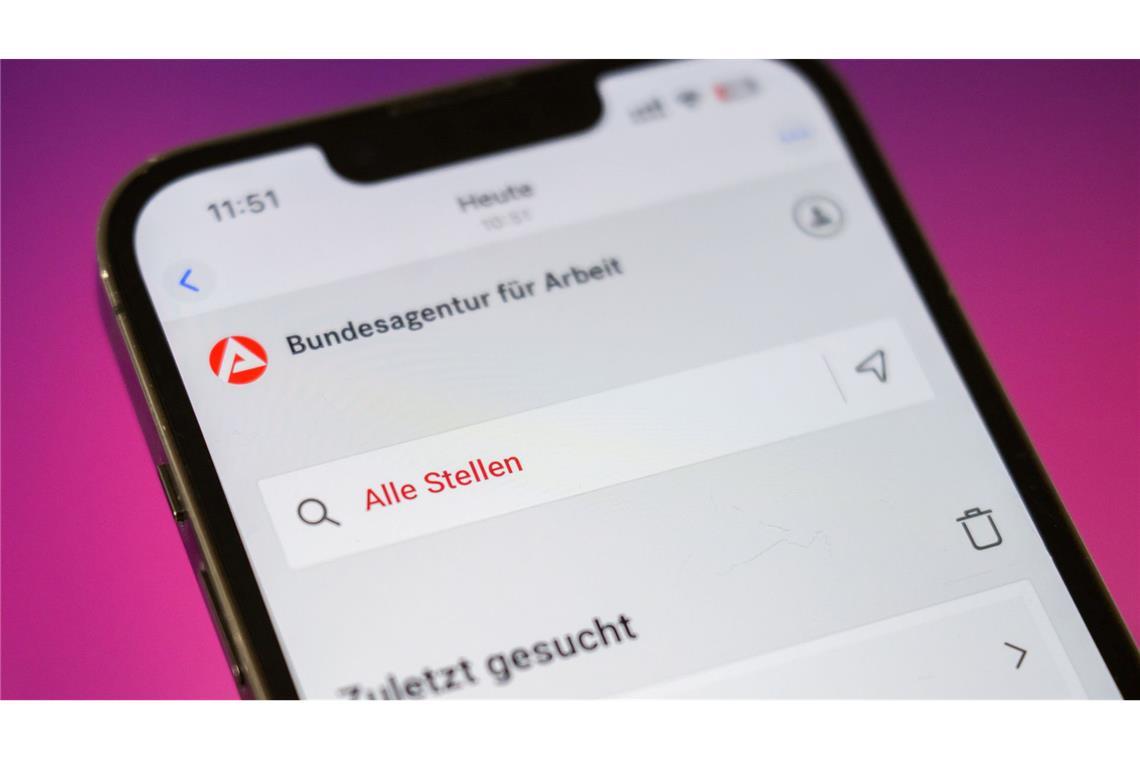 Die Arbeitslosigkeit in Deutschland ist im Februar leicht gesunken, die Zahl der Arbeitslosen bleibt aber oberhalb der Grenze von drei Millionen (Archivbild).