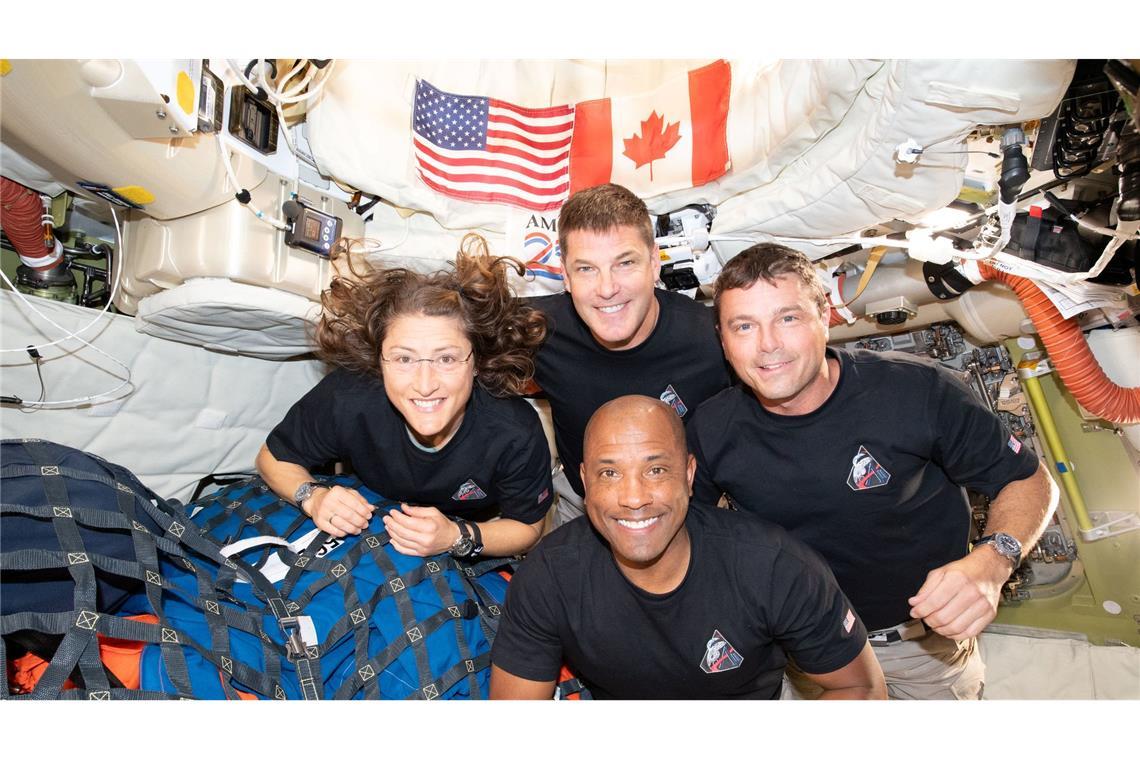 Die "Artemis II"-Crew: Christina Koch (links), Jeremy Hansen (oben), Reid Wiseman (rechts) und Victor Glover in der "Orion"-Kapsel. (Archivbild von der Nasa zur Verfügung gestellt)