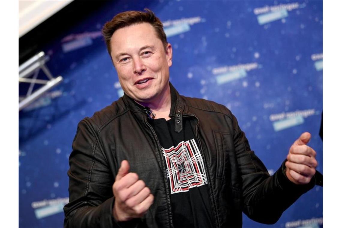 Die atemberaubende Kursrally des US-Elektroautobauers Tesla an der Börse hat Firmenchef Elon Musk laut dem Milliardärs-Ranking „Bloomberg Billionaires Index“ zum reichsten Menschen der Welt aufsteigen lassen. Foto: Britta Pedersen/dpa-Zentralbild/dpa-pool/dpa