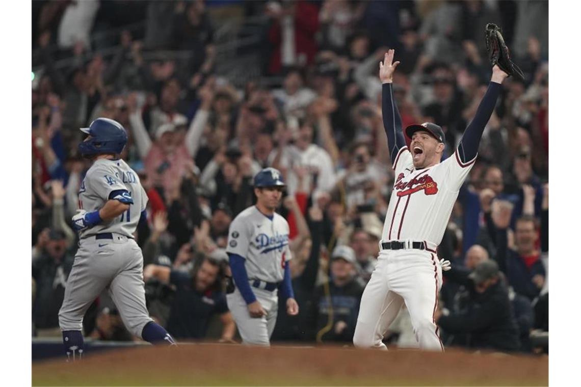 Die Atlanta Braves bezwangen den Titelverteidiger Los Angeles Dodgers und komplettieren das Finale der nordamerikanischen MLB. Foto: Brynn Anderson/AP/dpa