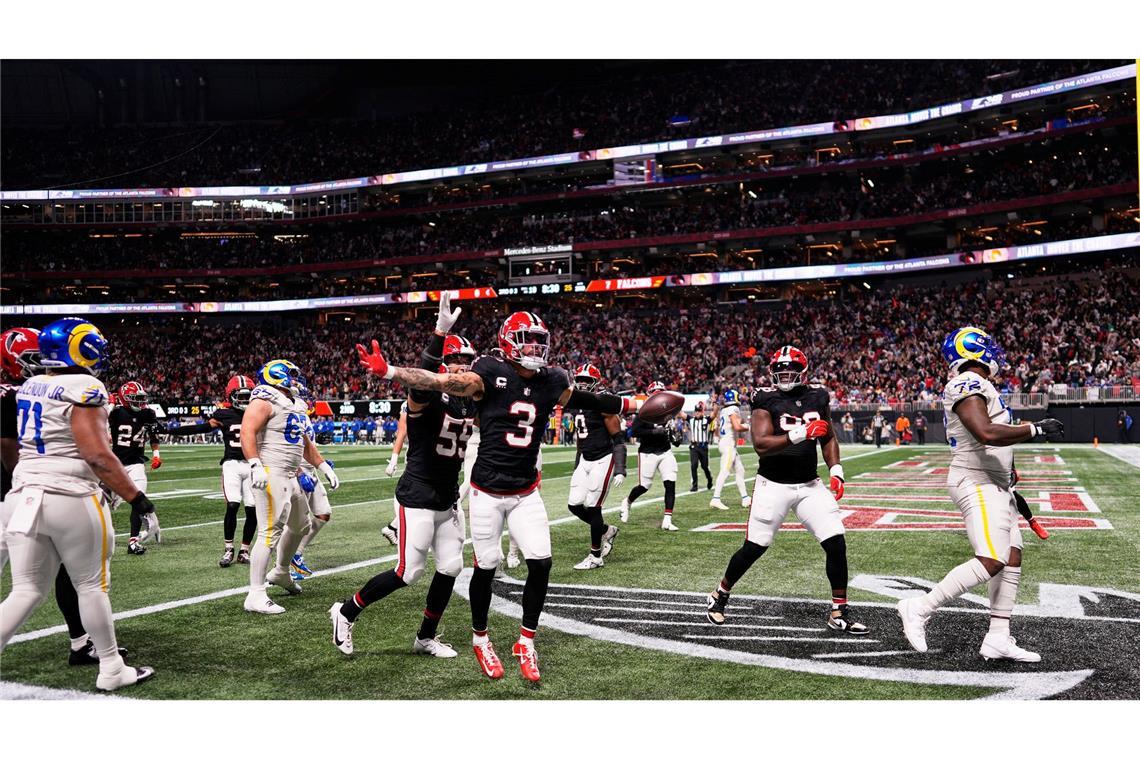 Die Atlanta Falcons schlagen die Los Angeles Rams dank einer starken ersten Hälfte.