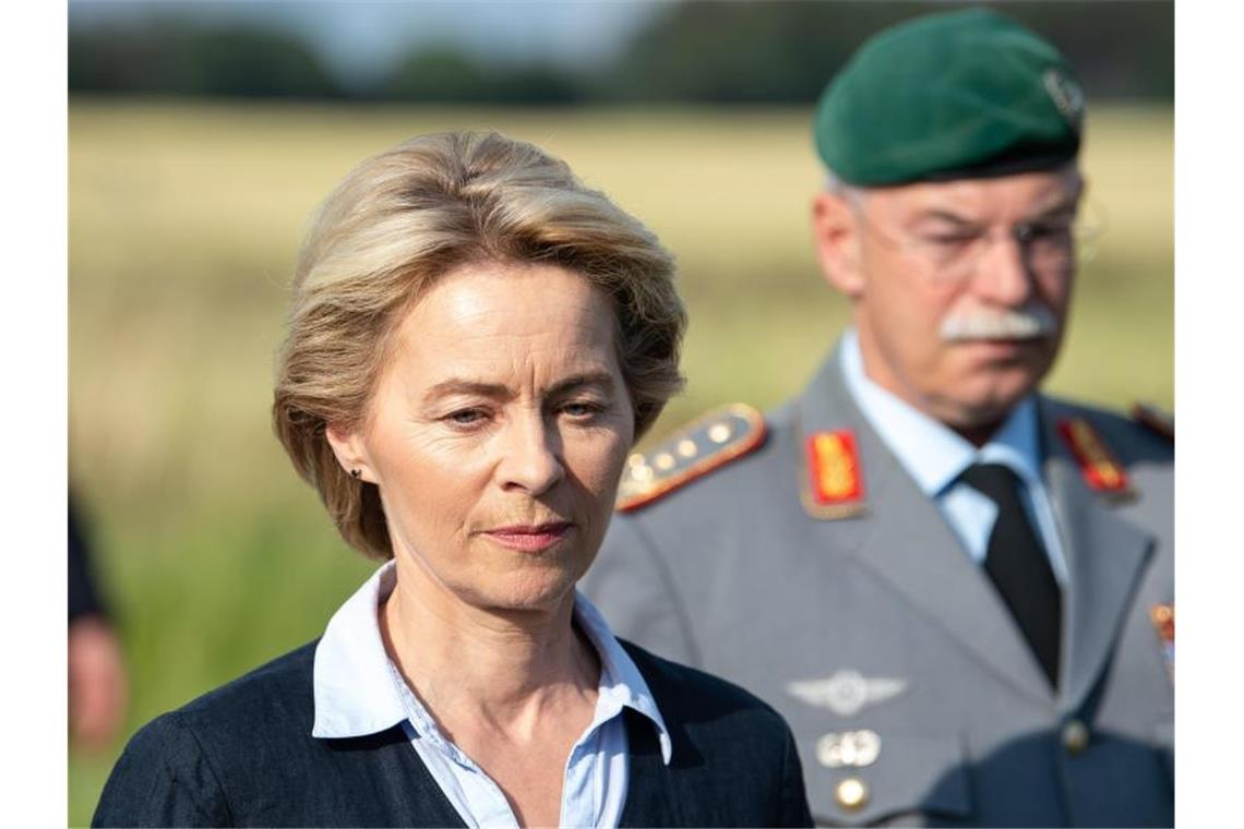 Die Attacke der SPD gilt unter anderem von der Leyens Leistungen als Verteidigungsministerin. Foto: Swen Pförtner