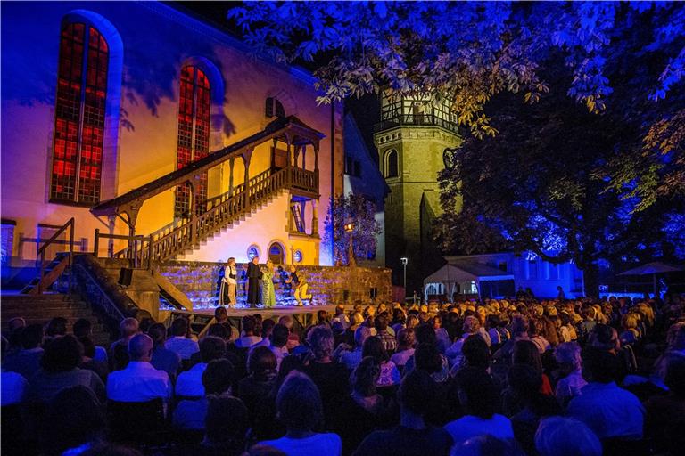 Die Aufführung „Judith von Backnang“ als Freilichttheater auf dem Backnanger Freithof war ein Highlight der Bandhaus-Akteure. Foto: A. Becher
