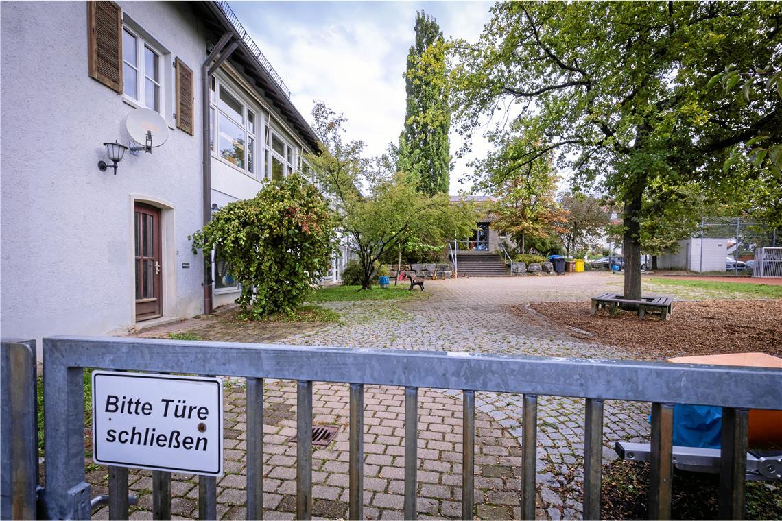 Aspacher Grundschulen werden angezählt Die Aufgabe der Grundschule in Allmersbach am Weinberg steht nicht im Raum, wird von Biregio aber empfohlen. Stattdessen sollten die Räumlichkeiten laut der Projektgruppe zukünftig von der dort ansässigen Kita mitgenutzt werden. Foto: Alexander Becher