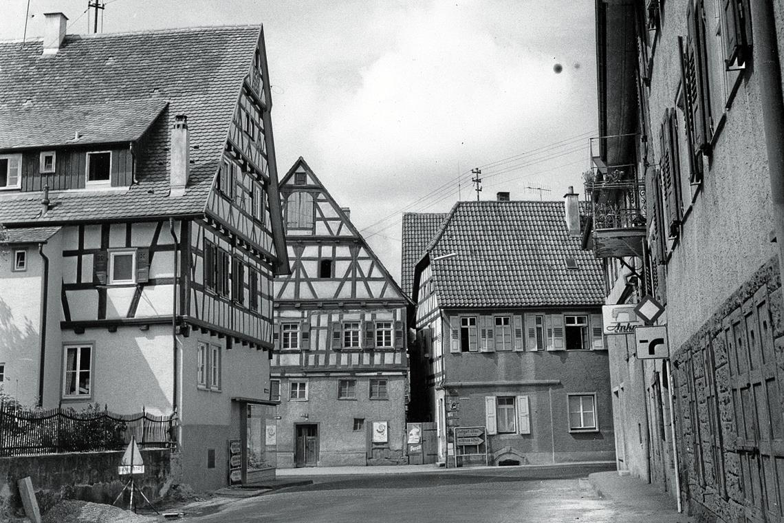 Die Aufnahme aus den 1960er-Jahren zeigt rechter Hand das Haus in der Fornsbacher Straße3, das im Leben von Titus Simon eine wichtige Rolle gespielt hat. Heute befindet sich dort das Begegnungscafé. Foto: Bestand Murrhardter Zeitung, Digitalisierung Andreas Kozlik