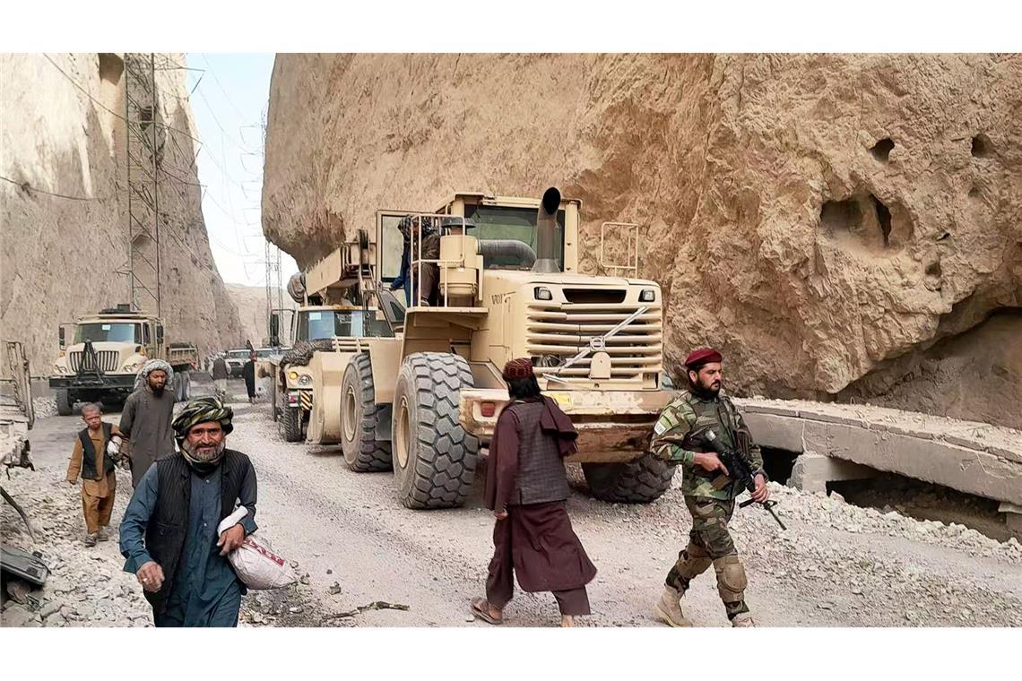 Die Aufräumarbeiten lauf auf Hochtouren.