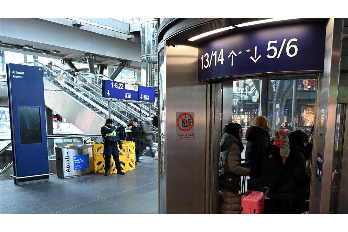Die Aufzüge im Hauptbahnhof brauchen oft sehr lang. (Archivbild)