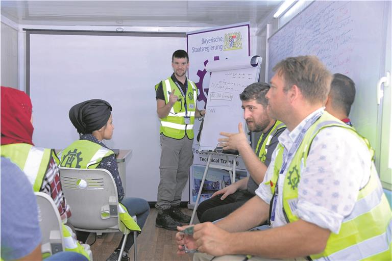 Die Ausführungen von Alexander Krumbach auf Englisch wurden von Dolmetschern ins Arabische und Kurdische übersetzt. Foto: privat