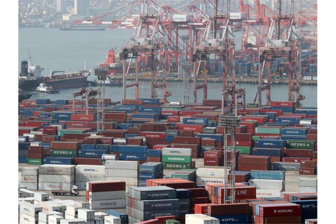 Südkoreas Exporte steigen auf Rekordhoch Die Ausfuhren der stark exportorientierten südkoreanischen Wirtschaft steigen auf einen Rekordwert an. Foto: -/YNA/dpa