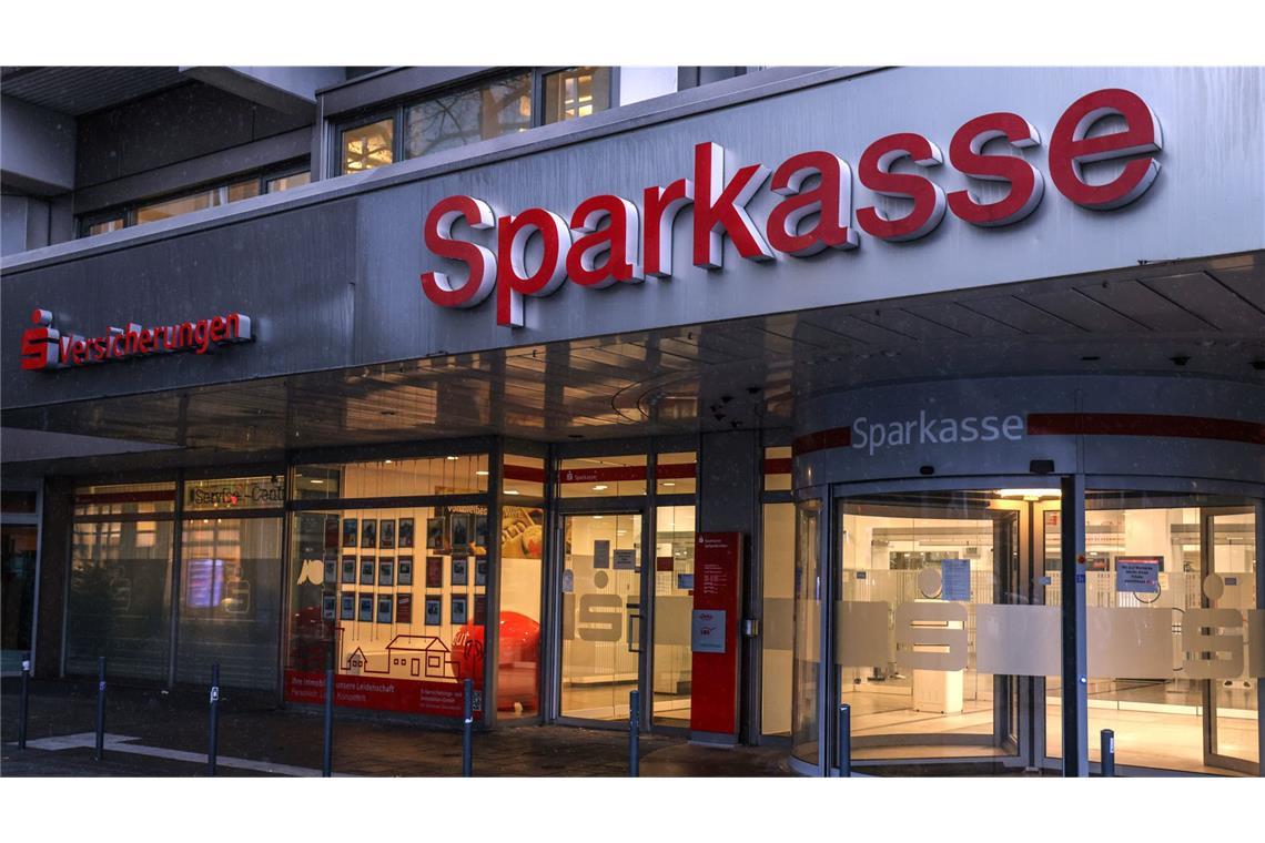 Die ausgeraubte Filiale der Sparkasse Gelsenkirchen.