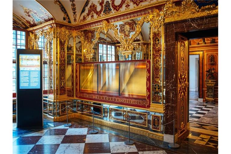 Die ausgeraubte Vitrine im Juwelenzimmer des Grünen Gewölbes im Residenzschloss in Dresden. Foto: Oliver Killig/dpa-Zentralbild/dpa