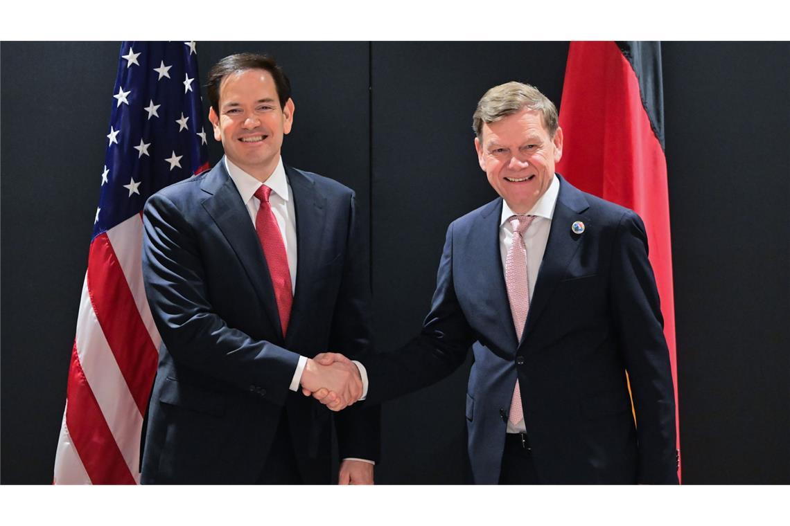 Wadephul fordert Schulterschluss mit den USA gegen Putin Die Außenminister Johann Wadephul (r.) und Marco Rubio treffen sich am Mittwoch in Washington. (Archivbild)