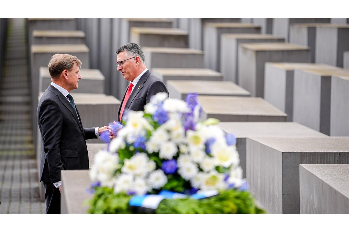 Bilder des Tages Die Außenminister von Deutschland und Israel besuchen das Holocaust-Mahnmal in Berlin.