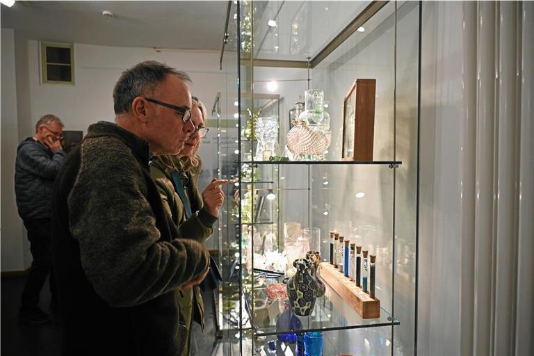Die Ausstellung zeigt filigrane Glaskunst und historische Trinkgefäße. Foto: Elisabeth Klaper