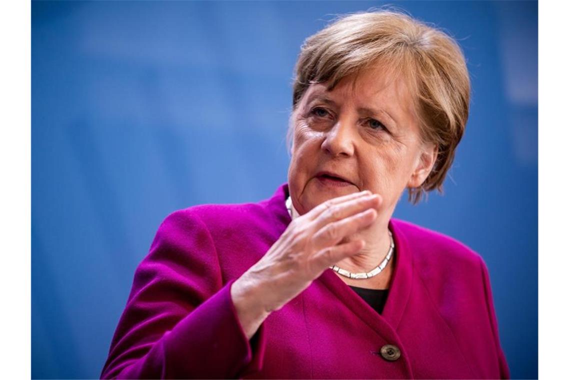 Merkel: Beschlüsse über weitere Lockerungen erst am 6. Mai Die Auswirkungen der am Montag begonnenen Öffnung der Geschäfte könne man erst 14 Tage später abschätzen, sagt Merkel. Foto: Michael Kappeler/dpa-Pool/dpa