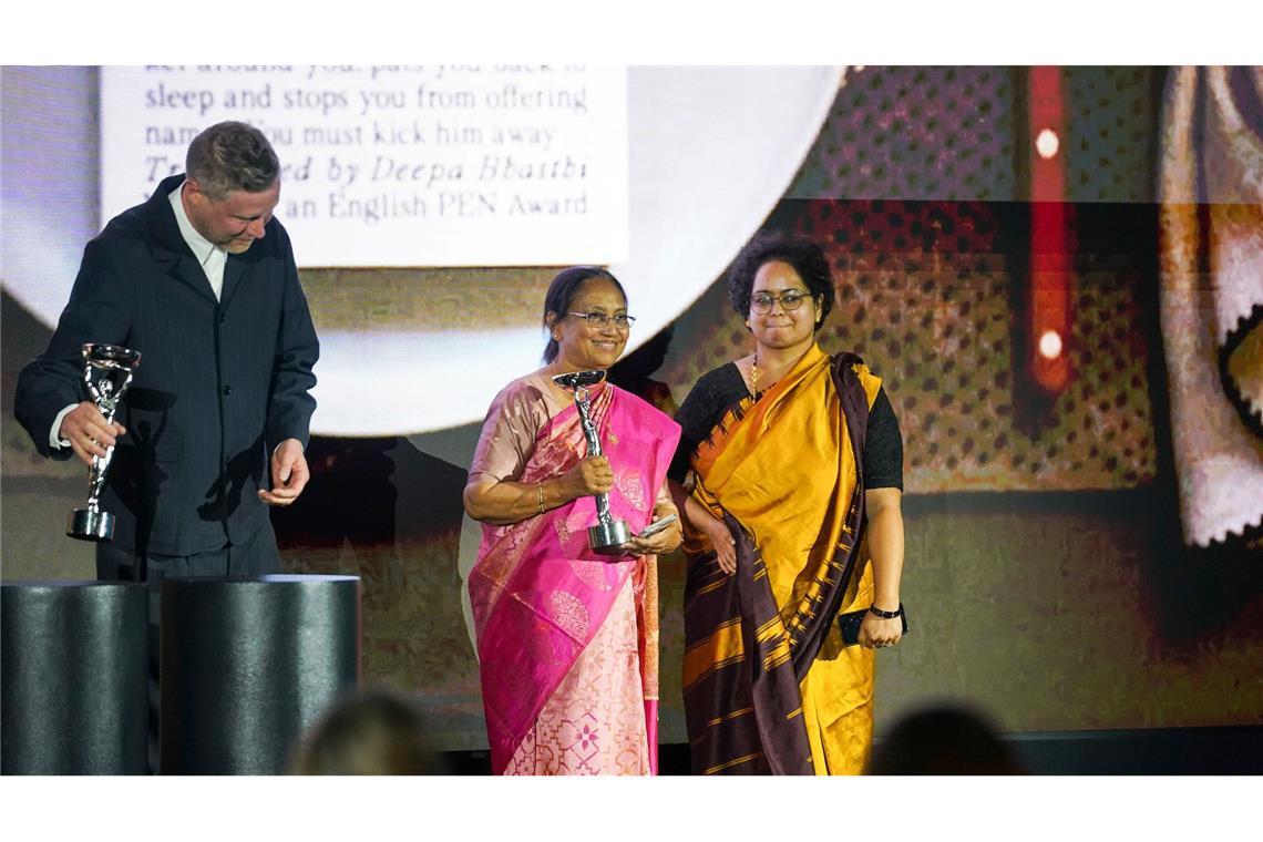 Indische Autorin Mushtaq gewinnt International Booker Prize Die Auszeichnung teilt sie sich mit ihrer Übersetzerin.