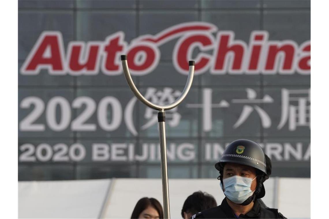 Die „Auto China 2020“ - die erste große internationale Ausstellung der Branche seit mehr als einem Jahr - öffnet ihre Pforten. Foto: Ng Han Guan/AP/dpa