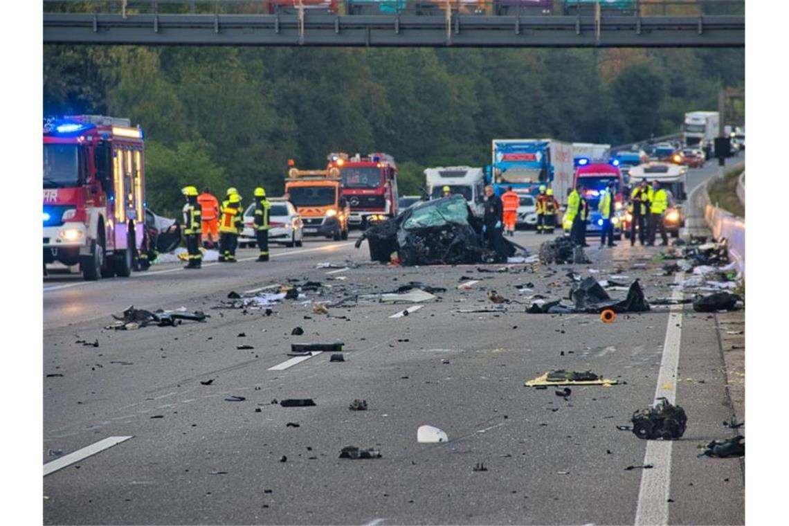 Tödlicher Unfall: Falschfahrer krachte auf A5 in Auto