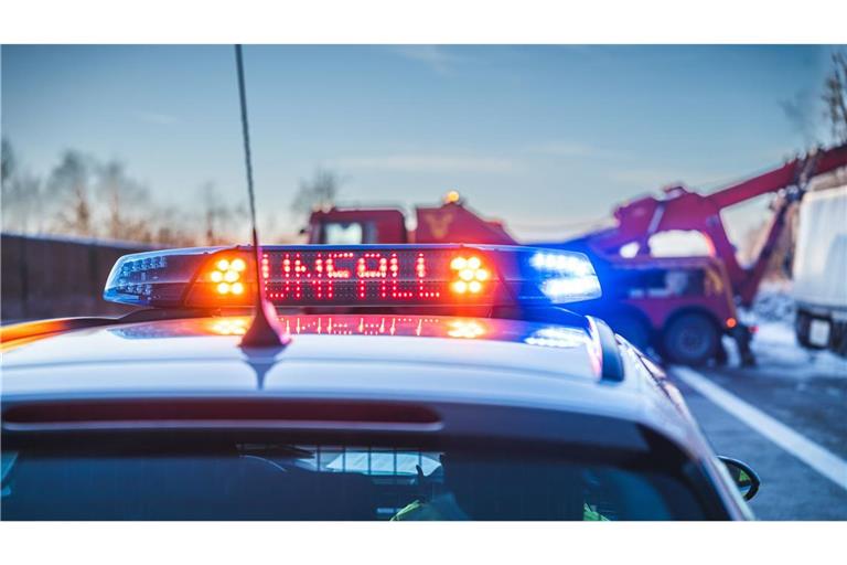 Die Autobahn musste nach dem Unfall kurzzeitig voll gesperrt werden. (Symbolfoto)