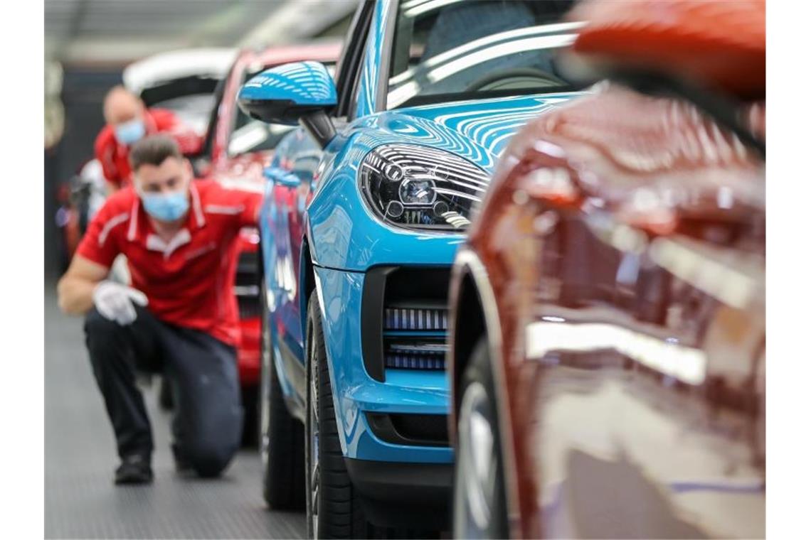Materialmangel hoch - Verschärfung durch Krieg befürchtet Die Autoindustrie leidet besonders stark am Materialmangel in Folge von Lieferengpässen. Foto: Jan Woitas/dpa-Zentralbild/dpa