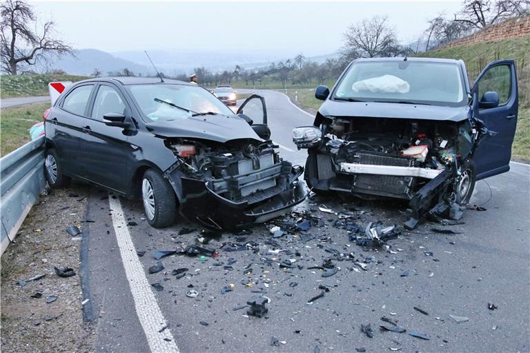 Die Autos mussten abgeschleppt werden. Foto: Kevin Lermer/7aktuell.de