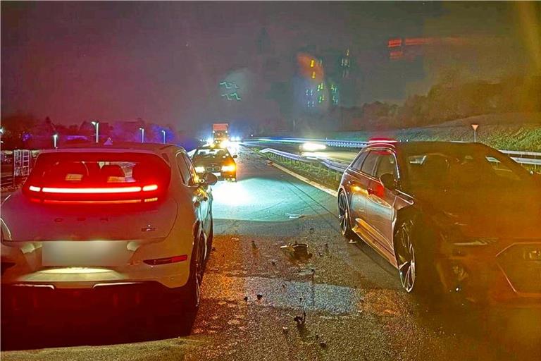 Hoher Sachschaden bei Auffahrunfall Die B-14-Ausfahrt Nellmersbach war für mehrere Stunden geperrt. Foro: 7aktuell.de/Kevin Lermer