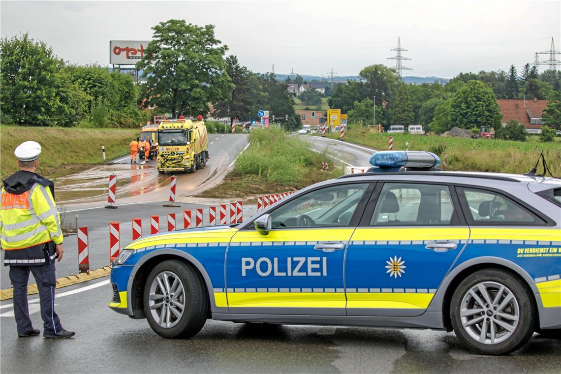 Die B14 wurde kurz vor Waldrems gesperrt.Foto: Benjamin Beytekin