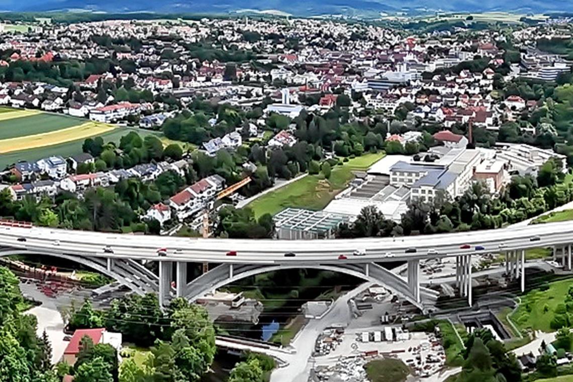 Die B14 zieht sich in einem großen Bogen von Süden (rechts) bis nach Norden um Backnang herum. Das Viadukt ist zwar exponiert, aber eine Schutzwand soll störenden Lärm verhindern. Fotos: Ulrich Maier