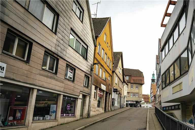 Die Backnanger Innenstadt ist den Kandidaten der Jungen Liste an vielen Stellen zu grau. (Archivbild)